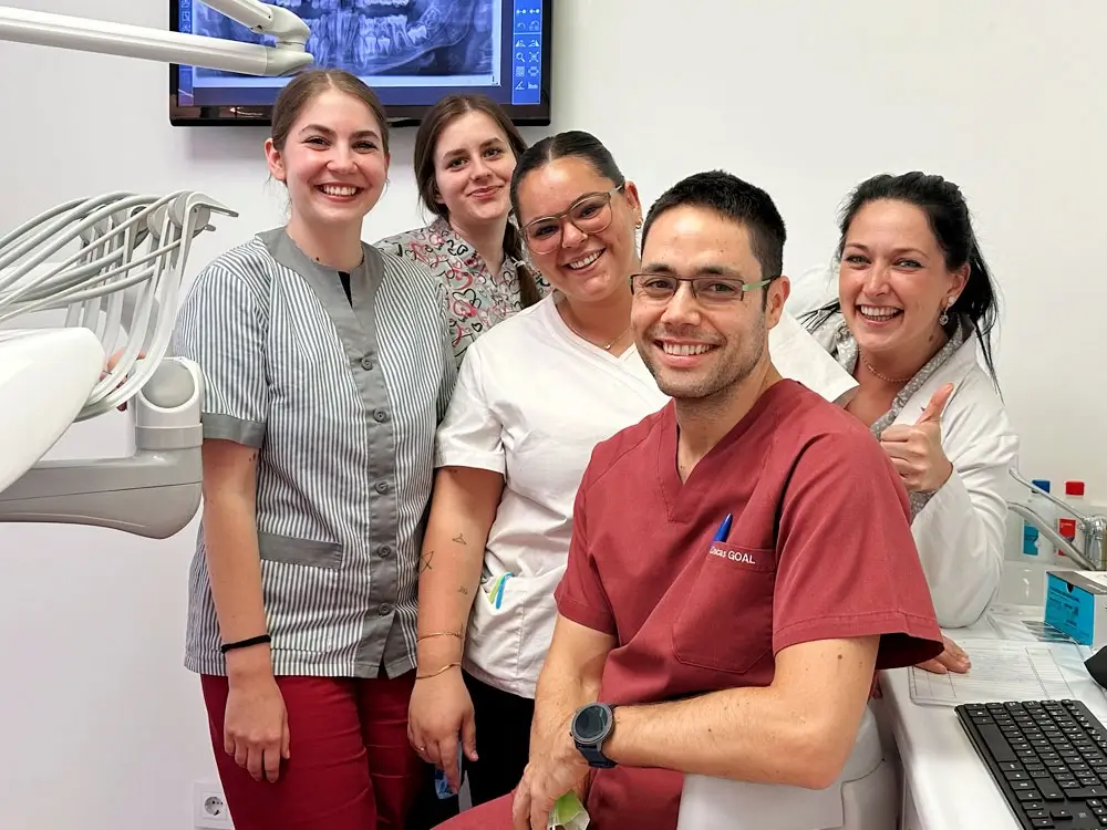 38 años de experiencia como dentistas